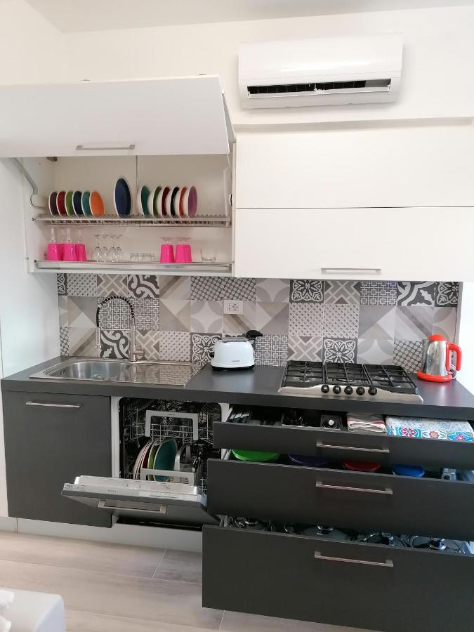 צ'יביטאנובה מארקה Retroscena Apartment In Centro מראה חיצוני תמונה