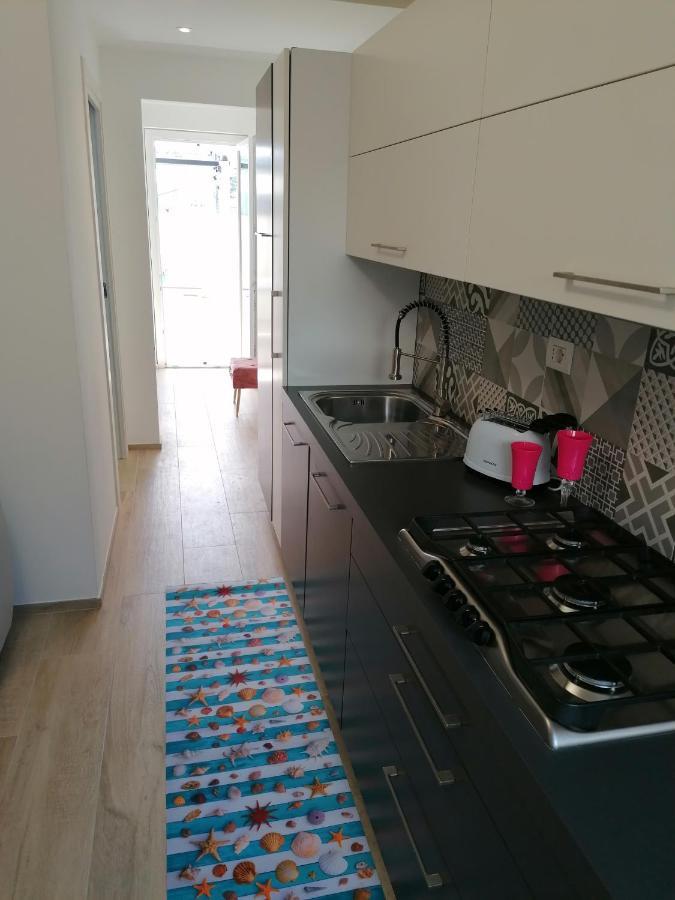 צ'יביטאנובה מארקה Retroscena Apartment In Centro מראה חיצוני תמונה