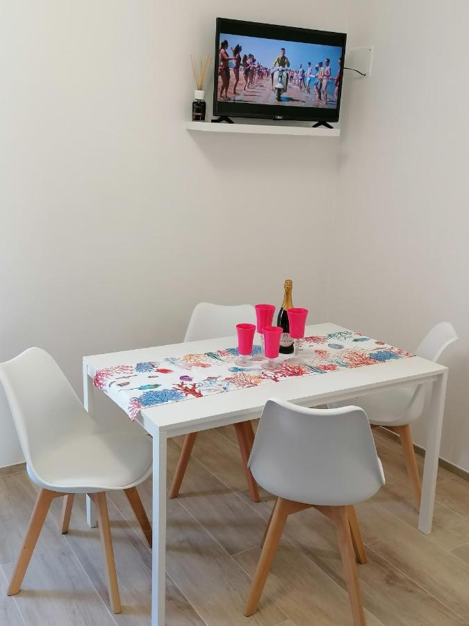 צ'יביטאנובה מארקה Retroscena Apartment In Centro מראה חיצוני תמונה