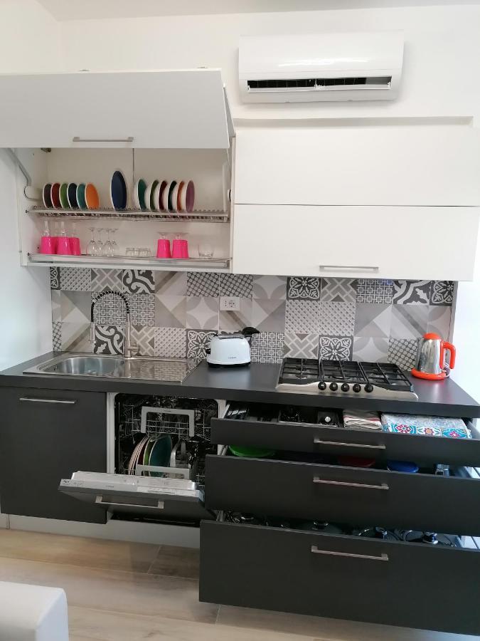 צ'יביטאנובה מארקה Retroscena Apartment In Centro מראה חיצוני תמונה