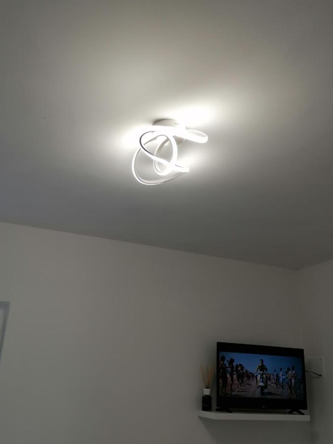 צ'יביטאנובה מארקה Retroscena Apartment In Centro מראה חיצוני תמונה